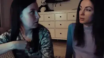 Cute Girls Dancing...