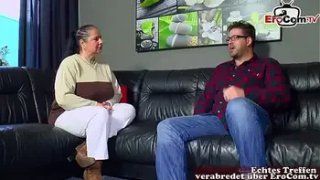 Deutsche fette große Naturtitten Hausfrau bei ihrem ersten pornocasting