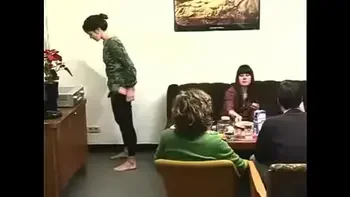 Pinkeln im Wohnzimmer