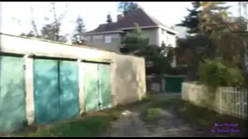 La puttana Valdmanova per soldi è disposta a scopare in qualsiasi posto