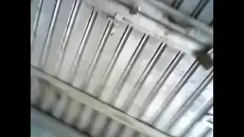 espiando bajo faldas