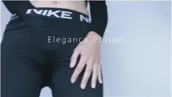 She Masturbates In Her Leggin In The Lockers Of The Sports Room