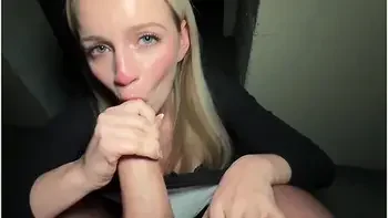 Blonde Hoe Gives Perfect Head In Basement + Cumplay - Baebaezoe