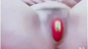 お隣さんに聞こえないように小声てオtニー　吸うやつか気持ち良すきてイってもやめない