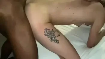 Je rencontre 2 BBC dans mon hôtel et je les invite à m’enculer & me prendre en double dans ma chambre !