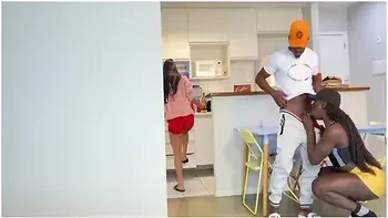 Jefao Foi Apresentado Um Amigo Pra Sua Prima Fernanda Chocolatte , E Acabou Fodendo Ela Escondido Da Karen Oliver 14 Min