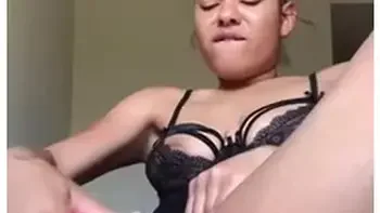 Light Skin Ebony Thot Squirting On Her Toy