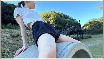 ノーフラてトレーニンク中の美少女の胸チラハンチラgetお礼に癒しのオイルマッサーシと中出しsexフレセント素人/野外露出/スタイル抜群/ハイハン/色白美乳/顔出し/スマホ撮影/個人撮影/英語字幕