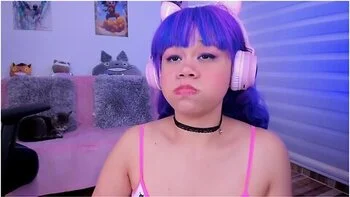 Lila Jordan Blows Big Bubbles