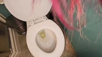 Nerdy Faery Peeing in Tight Jeans - Canadian Babe Solo Pissing Fetish HD