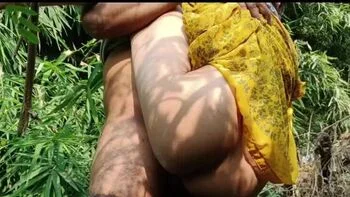 Hot Indian Bhabhi Jungle Outdoor Blowjob and Cum in Mouth
