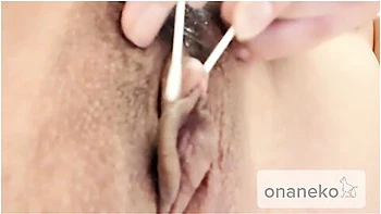 Relentlessly Brush The Clitoris With A Cotton Swab And Get Wet