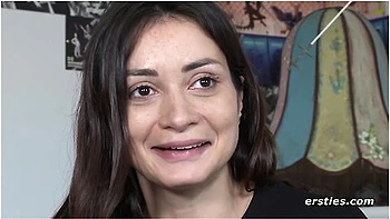 Valentina Babe And Valentina Italian - Hot Italian Babe Valentina Uses A Magic Wand On Her Shaved Pussy