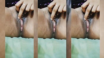 Meri Phudi Bhi Dekh Lo Please Me Bohat Gareeb Hun