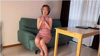 また若い男にtンハ中出しされ帰って来たト変態巨乳熟女他人の精子をチンホに塗られフェラされ大量射精(^^;)チェックしたら濃い精子か大量に潮吹きなから精子を味わう彼女真実を流出/拡散/晒します