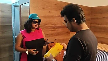 Indian Delivery Girl Hardcore Fuck With Dean Jones - Desi Bhabhi Doggy Style & Pussy Eating