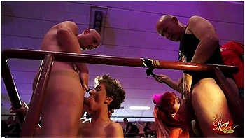 Stairway To Sex Maiale Sulle Scale Al Salone Di Barcellona - Mary Rider