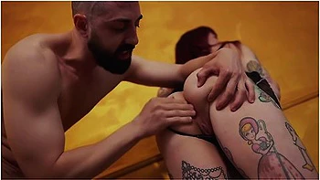 The Delivery Man Glovo Gives Me His Cum In The Face