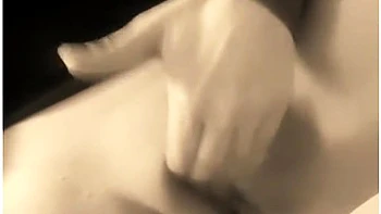 Milf Arrapata Si Masturba