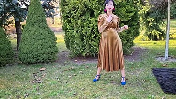 Amateur MILF Wanilianna Teases in Garden Outdoor Solo HD