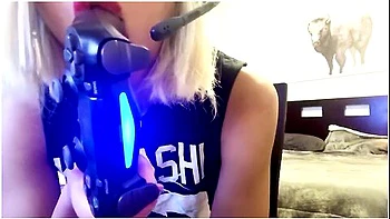Gamer Girl Uses Ps4 Controller As Dildo