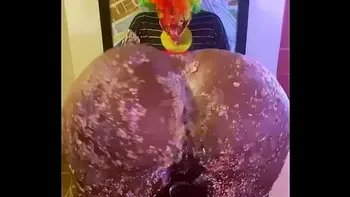 Victoria Cakes give Gibby The Clown a great birthday present