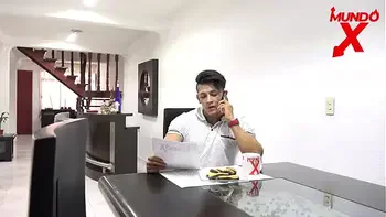 un trio donde ve cómo se follan a su novia MUNDOXXX.COM