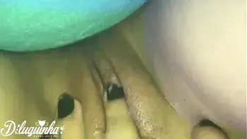 Putinha trapstar atrapalha seu boy-gamer enquanto ele joga