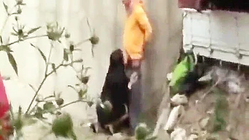 250505屋外でズコバコさせたエロい美女i