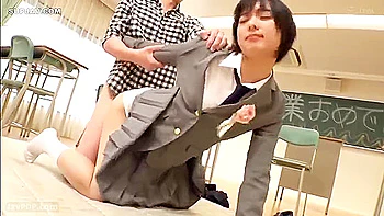 250325つい先程まで高校生やってた美女e3