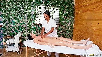 August Skye - Milf Spa: In Hd