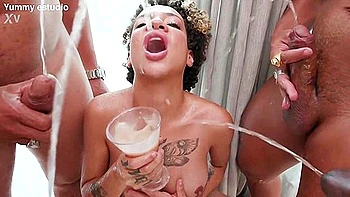 Larinha Small Pissing Choco Milk Vol 4