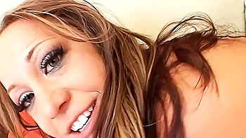 Tyas Love Bouncing Her Booty