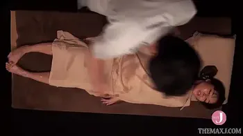 変態熟女妻の豊満ボディがオイルでテッカテカ、そのままイカセまくる最高のマッサージを施す [PTS-385]