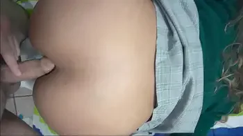 linda colegiala de perrito me ruega que no se la saque del culo