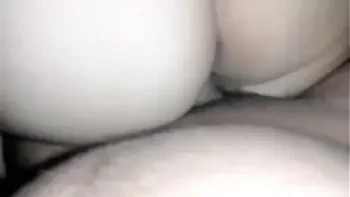 مزة مصرية جامده نيك مربربه  واخده وضع الدوجى  وجوزها نازل فى كسها نياكه جابهم في كسها و هي تصوت ومش طايقه خالص