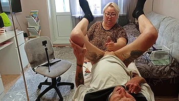 Stepmom Plays With My Dick With Her Hands And Mouth Until I Cum