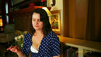 Aynslie Tells A Story About her Cross Dressing Friend