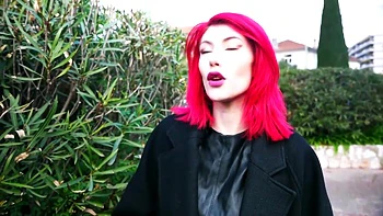 Oney, 23, welcomes us to her home in Aix-en-Provence to try... anal! - Jacquie et Michel TV