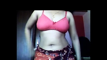 Indian Aunty In Pink Bra - DesiPapa