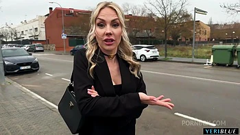 I Meet A Blonde Girl In The Middle Of The Street And We Fuck In Public - Angie Lynx