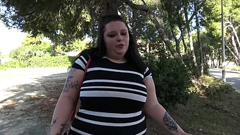 The menu announced, Laury devours her main course! - Jacquie et Michel TV