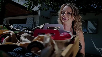 Rose finds her lovers thanks to the potion - Jacquie et Michel TV