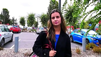 Luna, 31, is constantly in the game! - Jacquie et Michel TV