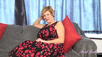 Molly Seduction and Jerk Off Instruction