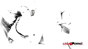 Leona Levi & Nina Heaven Taste Each Others Ass After Getting