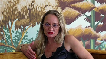 There is never anything negative for the beautiful Lylou! - Jacquie et Michel TV