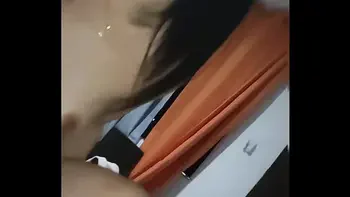 CON Mi Amigo  Mientras Mis Padres Están Trabajando