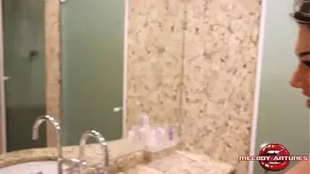 LOIRAÇA GOZANDO MUITO DENTRO DA BANHEIRA DO MOTEL! | COMPLETO XRED | MELODY ANTUNES