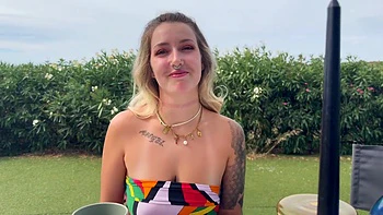 Mila, 34, comes to live her experiences in the South ... - Jacquie et Michel TV